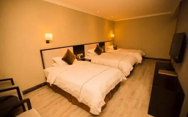 Kuerle Mingyue Crown Bouquet Hotel