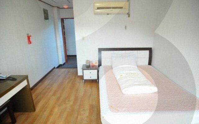 Goodstay Yeonsan Oncheon Hotel