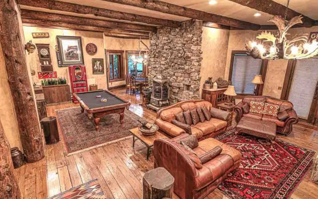 Forge Lake Lodge in Topton