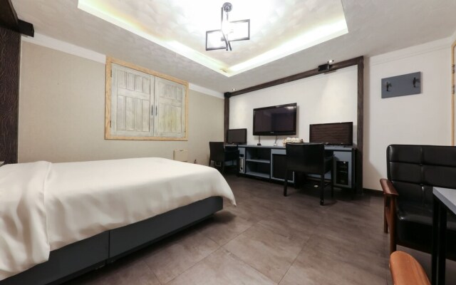 Amore Motel