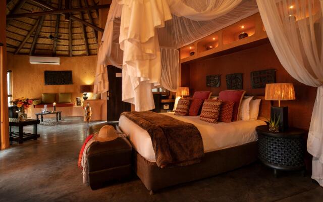 Pondoro Game Lodge  - Open to Kruger Park
