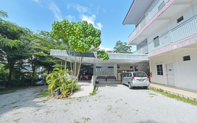 OYO 90879 Eleven Inn