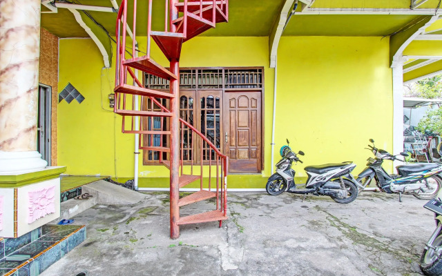 SPOT ON 92188 Ndalem Eyang Guesthouse Syariah