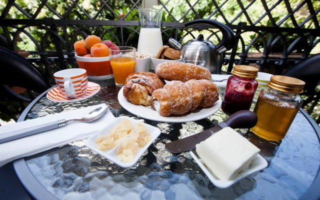 Travellers Photo Home