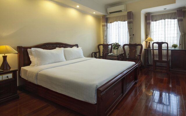 Lucky 3 Hotel & Travel