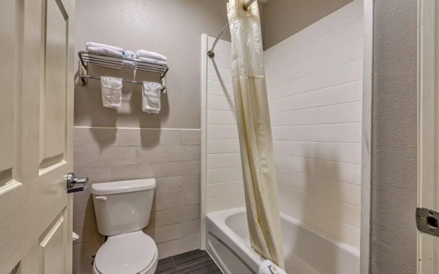 Americas Best Value Inn and Suites IAH Airport North