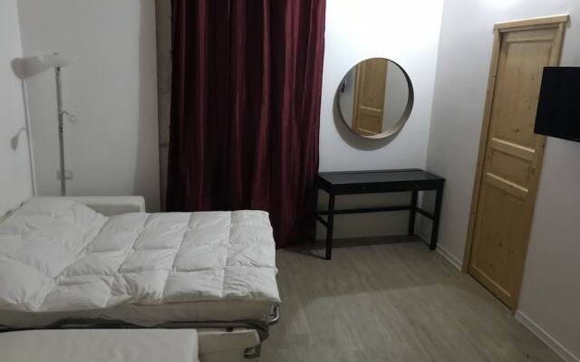 Decadracma rooms