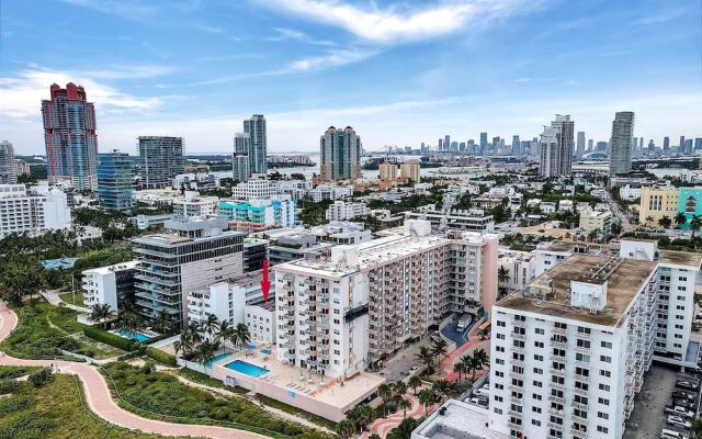 Deco South Of Fifth Beach Access