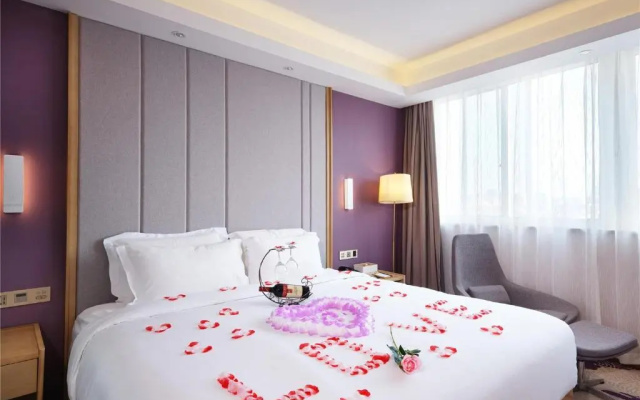 Lavande Hotel (JiangWang RT Mart store, Yangzhou railway station)