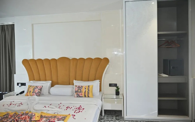 Urvi Banquets & Guest House