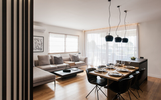 5BD 2 Level Beachfront Luxury Apt by the Olon
