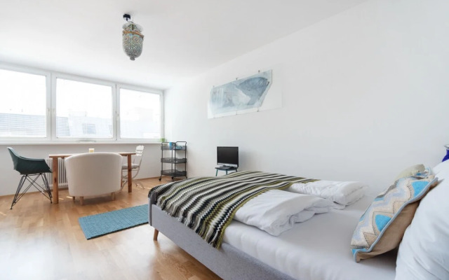 Quiet Penthouse apartment close to Stadthalle