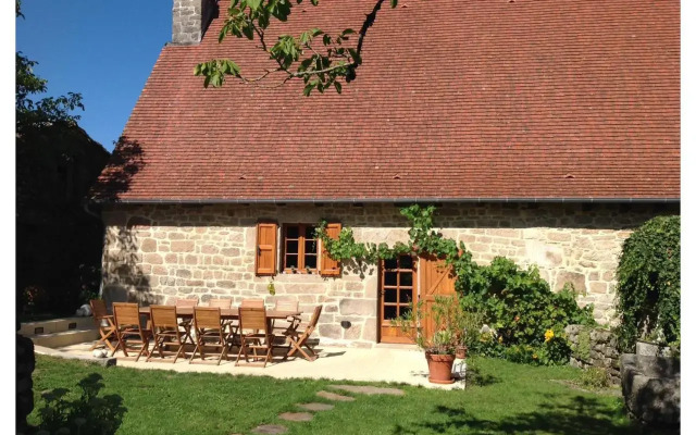 A L'Ombre Du Tilleul