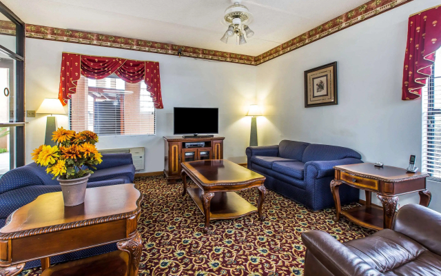 Econo Lodge Inn & Suites Albany North - Mini-hotel in Albany - Photo 4