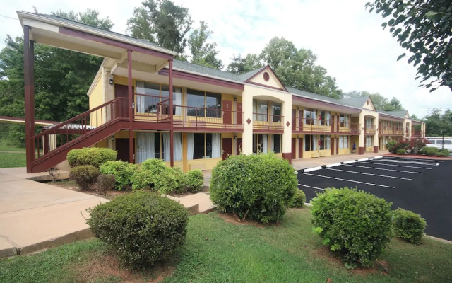 Econo Lodge Pilot Mountain
