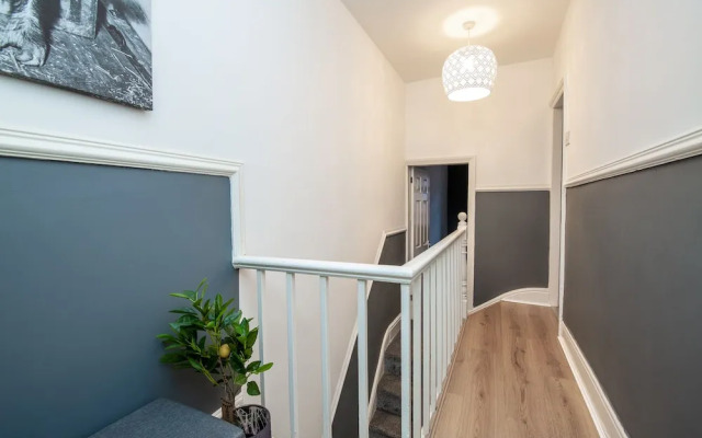 Lush Apartments 4 Bedroom House - Gilroy