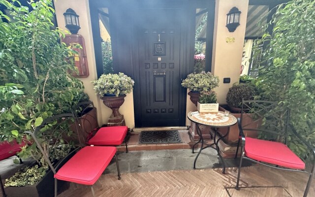 Navona Garden Suites