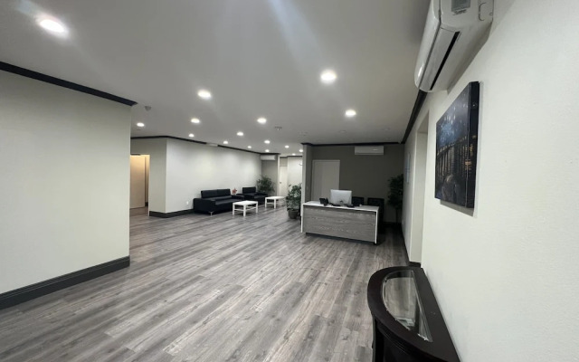 Aspire Inn & Suites Orange
