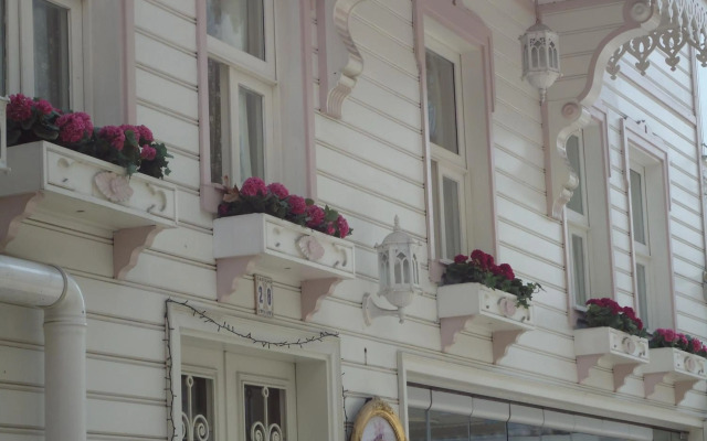 Romantic Mansion