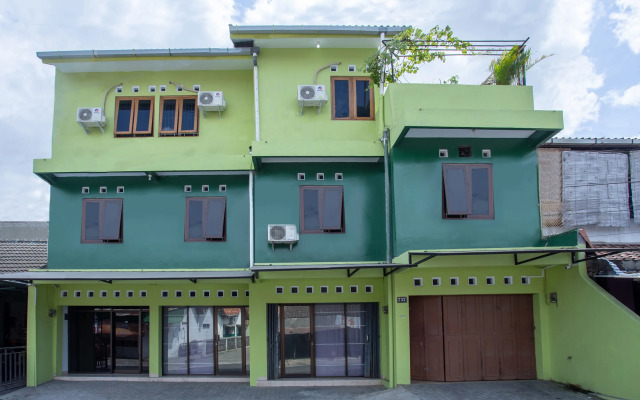 OYO 3707 Halona Guesthouse