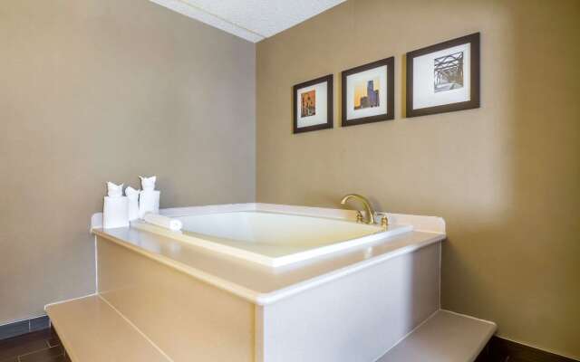 Comfort Suites at Woodbridge