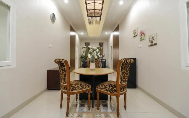 RedDoorz Syariah Plus near Dharmawangsa