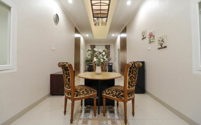 RedDoorz Plus near Dharmawangsa