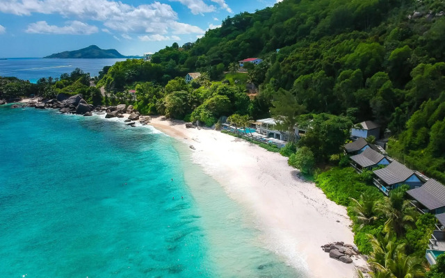 Carana Beach Hotel