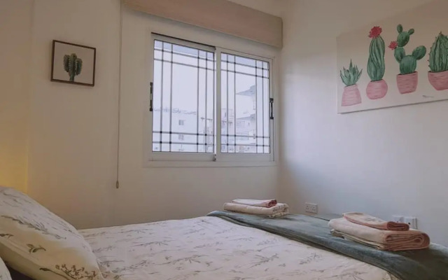83 Lim3 - Stay Sunlit Apartment