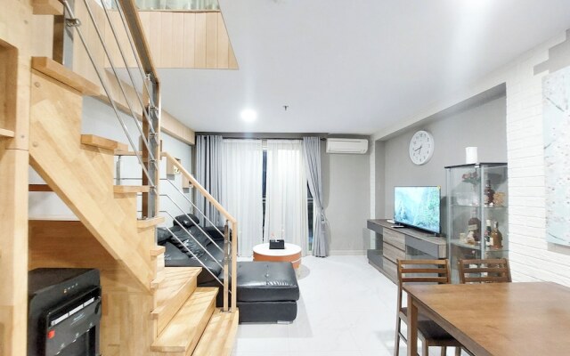 Good And Homey 2Br Loft At Grand Jati Junction Apartment