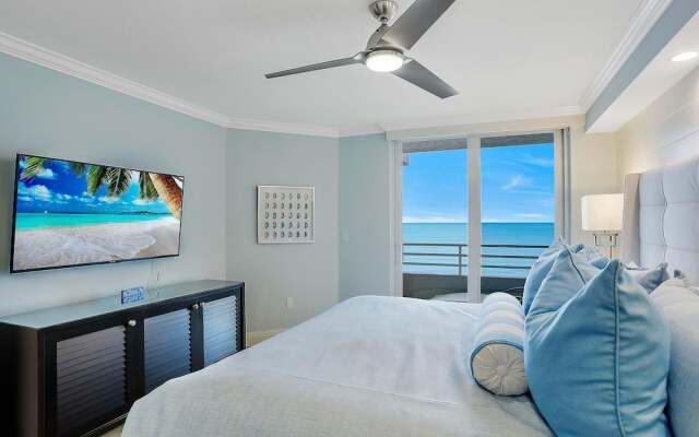 Beachfront Condo With 180-degree Views and Pool