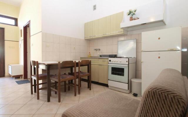 Apartment 695