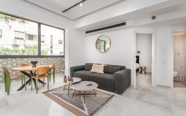 Gordon area - Deluxe 2bdr close to the beach