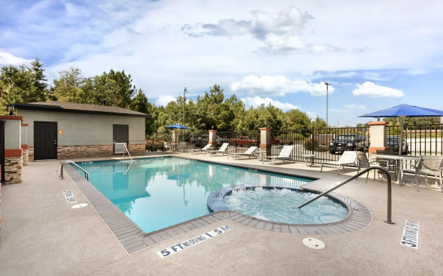 Best Western Carthage Inn & Suites
