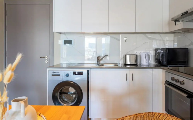Sundrop 1-Bedroom Apartment in Larnaca