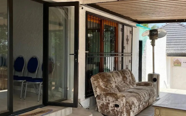 Cozy  Cabin Guest Lodge