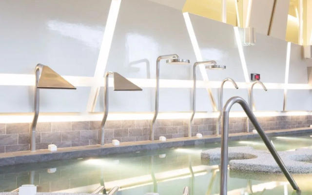 YA-NOLD Hot Spring Hotel