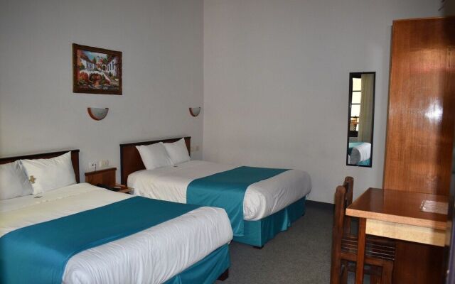 Colonial Plaza Hotel