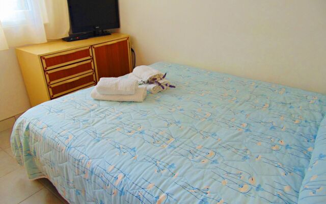Apartment Vin - excellent location and close to the sea A Postira, Island Brac