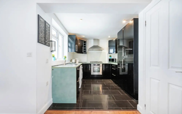 2 Bedroom flat in Putney by the river