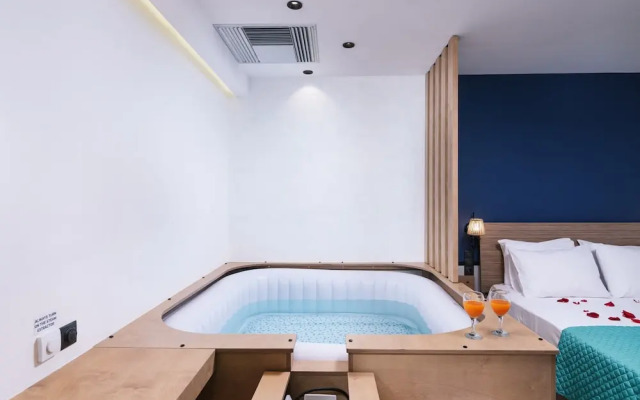 Alcyone Studios and Apartments