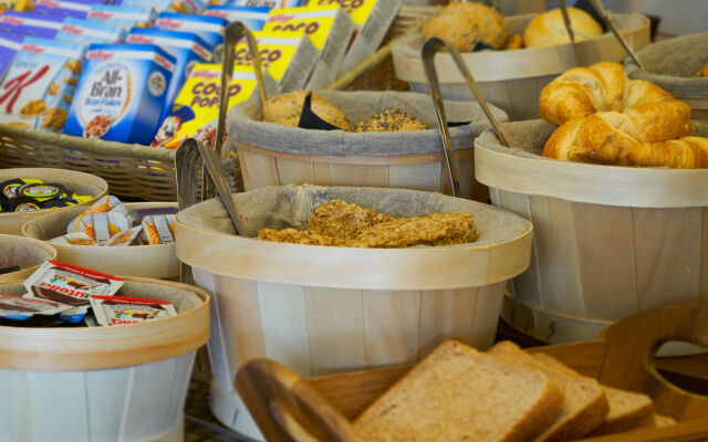 Holiday Inn Bristol Airport by IHG