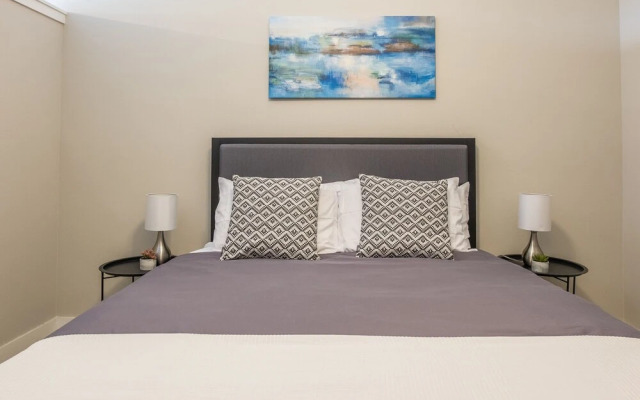 FRONTDESK Old Town Apts Scottsdale