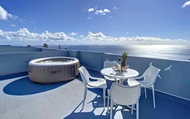 The Sunny Apartment by Atlantic Holiday