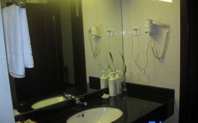 Xinhe Business Hotel