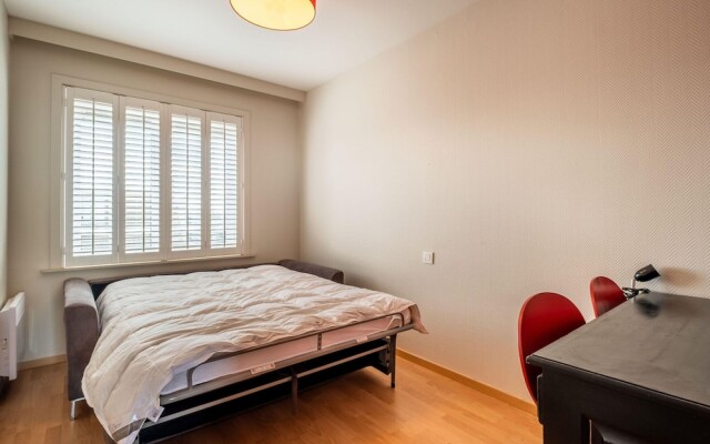 Apartment by Zeedijk With Sea View