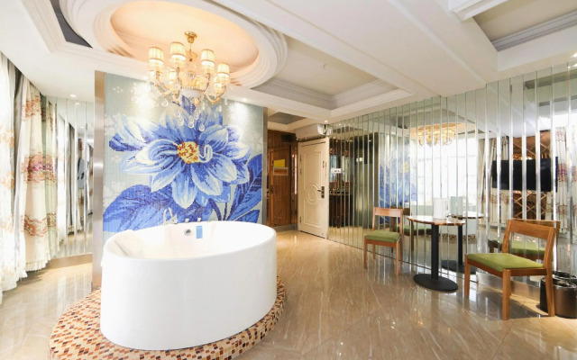 No.5 Theme Hotel
