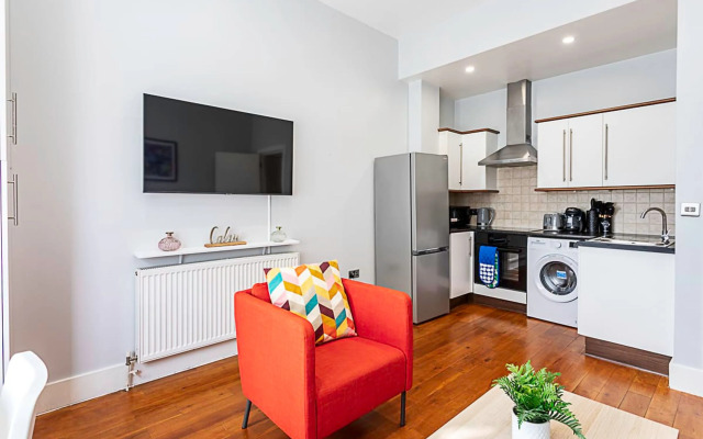 Refurbished St.johns Hill Apartment