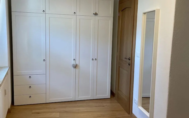 New Newly Renovated Apartment Palleusieux