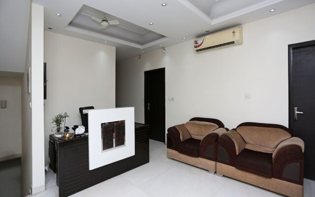 OYO 16410 Hotel Retreet